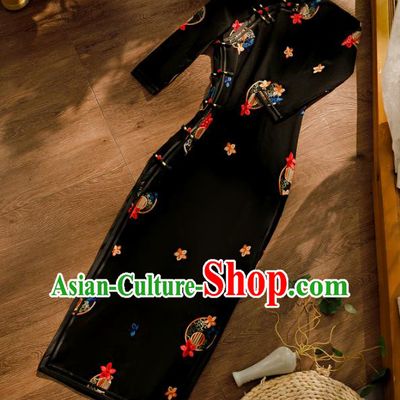 Chinese Traditional Black Cheongsam Clothing Classical Embroidered Qipao Dress