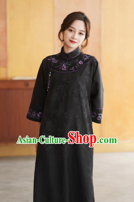 China Classical Embroidered Black Silk Cheongsam Costume National Young Beauty Stand Collar Qipao Dress China Classical Embroidered Black Silk Cheongsam Costume National Young Beauty Stand Collar Qipao Dress