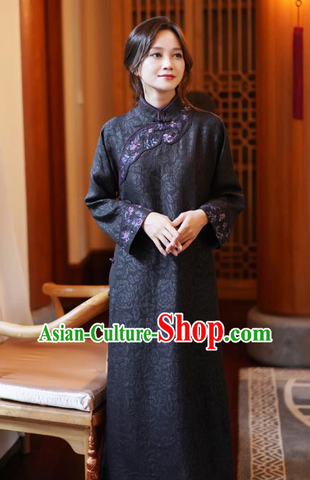 China National Female Embroidered Dark Purple Cheongsam Classical Silk Qipao Dress China National Female Embroidered Dark Purple Cheongsam Classical Silk Qipao Dress