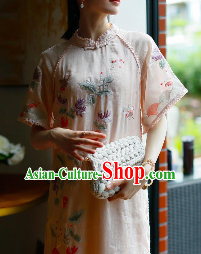 China Classical Pink Ramine Cheongsam Costume Traditional Young Woman Embroidered Chrysanthemum Qipao Dress China Classical Pink Ramine Cheongsam Costume Traditional Young Woman Embroidered Chrysanthemum Qipao Dress