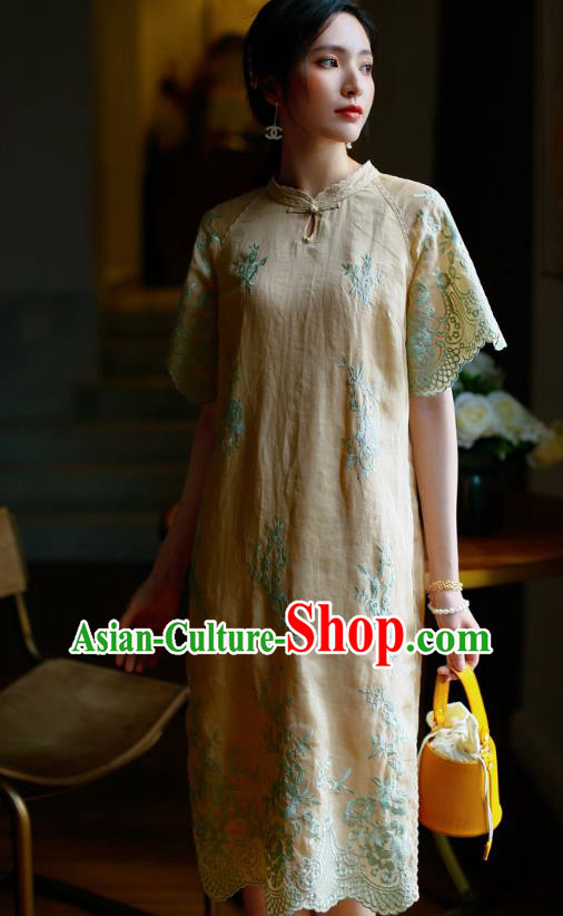 China Classical Light Yellow Ramine Cheongsam Costume Traditional Young Woman Embroidered Qipao Dress China Classical Light Yellow Ramine Cheongsam Costume Traditional Young Woman Embroidered Qipao Dress
