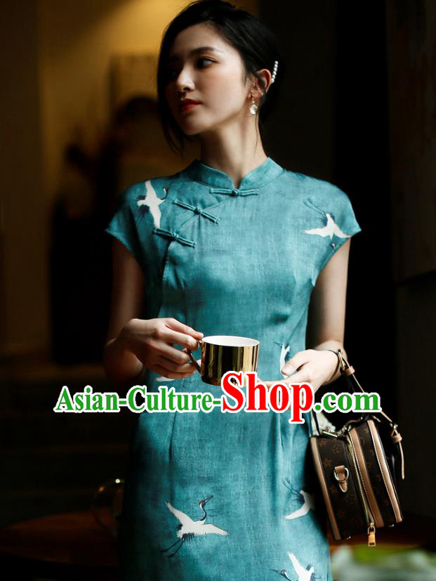 China Classical Young Woman Cheongsam Costume Traditional Printing Green Silk Qipao Dress China Classical Young Woman Cheongsam Costume Traditional Printing Green Silk Qipao Dress