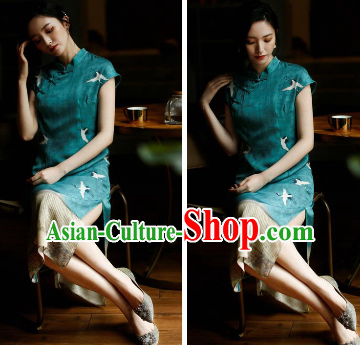 China Classical Young Woman Cheongsam Costume Traditional Printing Green Silk Qipao Dress China Classical Young Woman Cheongsam Costume Traditional Printing Green Silk Qipao Dress