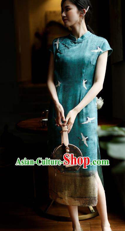 China Classical Young Woman Cheongsam Costume Traditional Printing Green Silk Qipao Dress China Classical Young Woman Cheongsam Costume Traditional Printing Green Silk Qipao Dress