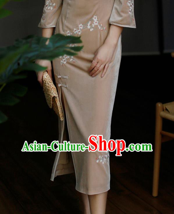 China Classical Embroidered Cheongsam Costume Traditional Young Lady Brown Velvet Qipao Dress China Classical Embroidered Cheongsam Costume Traditional Young Lady Brown Velvet Qipao Dress