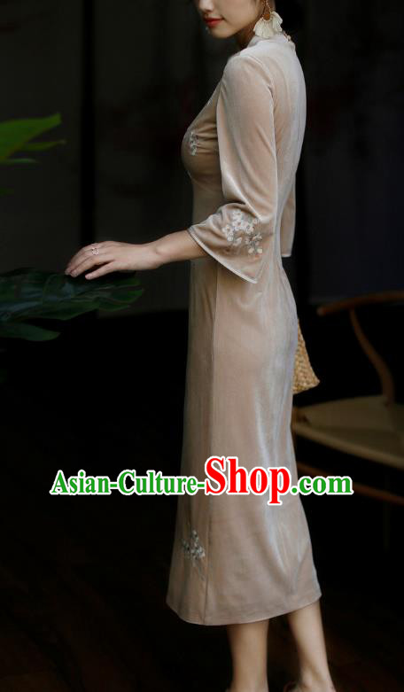 China Classical Embroidered Cheongsam Costume Traditional Young Lady Brown Velvet Qipao Dress China Classical Embroidered Cheongsam Costume Traditional Young Lady Brown Velvet Qipao Dress