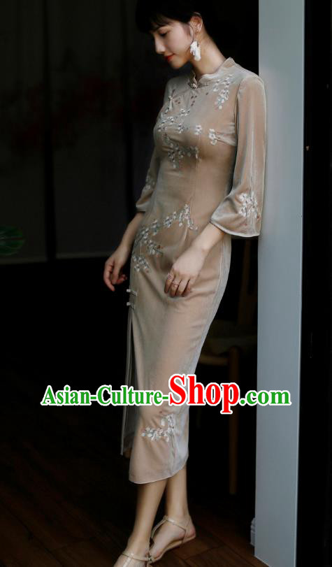 China Classical Embroidered Cheongsam Costume Traditional Young Lady Brown Velvet Qipao Dress China Classical Embroidered Cheongsam Costume Traditional Young Lady Brown Velvet Qipao Dress