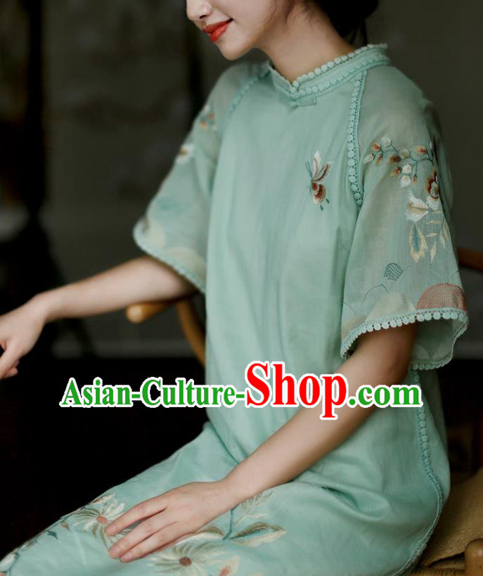China Classical Embroidered Green Cheongsam Costume Traditional Young Lady Qipao Dress China Classical Embroidered Green Cheongsam Costume Traditional Young Lady Qipao Dress