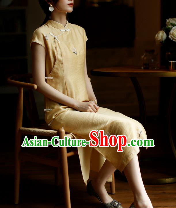 China Classical Young Lady Cheongsam Costume Traditional Embroidered Yellow Organdy Qipao Dress China Classical Young Lady Cheongsam Costume Traditional Embroidered Yellow Organdy Qipao Dress