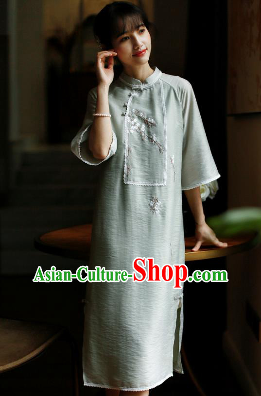 China Classical Cheongsam Costume Traditional Young Lady Embroidered Light Green Qipao Dress China Classical Cheongsam Costume Traditional Young Lady Embroidered Light Green Qipao Dress