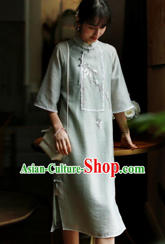 China Classical Cheongsam Costume Traditional Young Lady Embroidered Light Green Qipao Dress China Classical Cheongsam Costume Traditional Young Lady Embroidered Light Green Qipao Dress