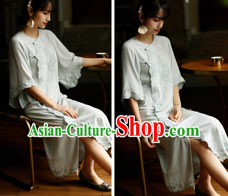 China Classical Light Green Cheongsam Costume Traditional Young Lady Embroidered Butterfly Qipao Dress China Classical Light Green Cheongsam Costume Traditional Young Lady Embroidered Butterfly Qipao Dress