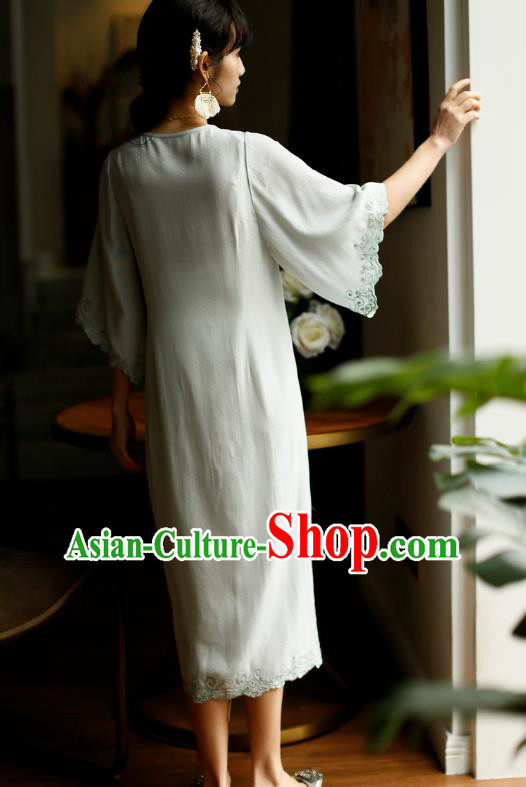 China Classical Light Green Cheongsam Costume Traditional Young Lady Embroidered Butterfly Qipao Dress China Classical Light Green Cheongsam Costume Traditional Young Lady Embroidered Butterfly Qipao Dress