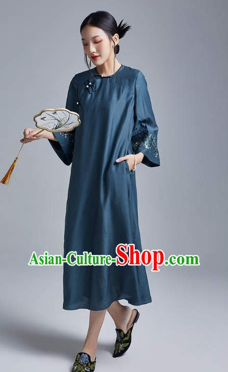 China Classical Embroidered Loose Cheongsam Costume Traditional Young Lady Navy Silk Qipao Dress China Classical Embroidered Loose Cheongsam Costume Traditional Young Lady Navy Silk Qipao Dress