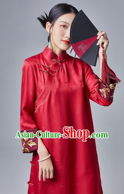 China Classical Embroidered Red Short Cheongsam Costume Traditional Young Lady Silk Qipao Dress China Classical Embroidered Red Short Cheongsam Costume Traditional Young Lady Silk Qipao Dress