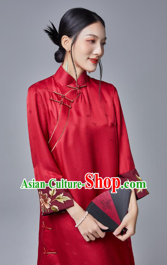 China Classical Embroidered Red Short Cheongsam Costume Traditional Young Lady Silk Qipao Dress China Classical Embroidered Red Short Cheongsam Costume Traditional Young Lady Silk Qipao Dress