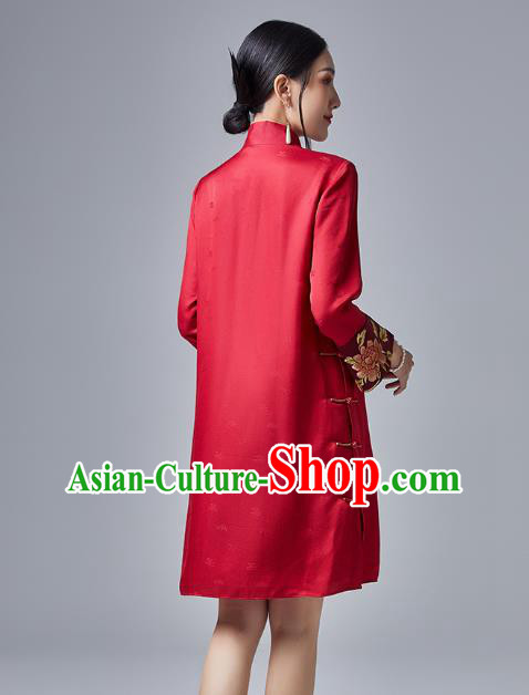 China Classical Embroidered Red Short Cheongsam Costume Traditional Young Lady Silk Qipao Dress China Classical Embroidered Red Short Cheongsam Costume Traditional Young Lady Silk Qipao Dress