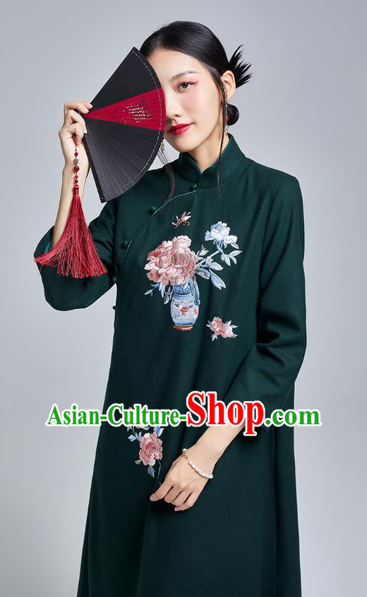 China Classical Atrovirens Woolen Cheongsam Costume Traditional Young Lady Embroidered Qipao Dress China Classical Atrovirens Woolen Cheongsam Costume Traditional Young Lady Embroidered Qipao Dress