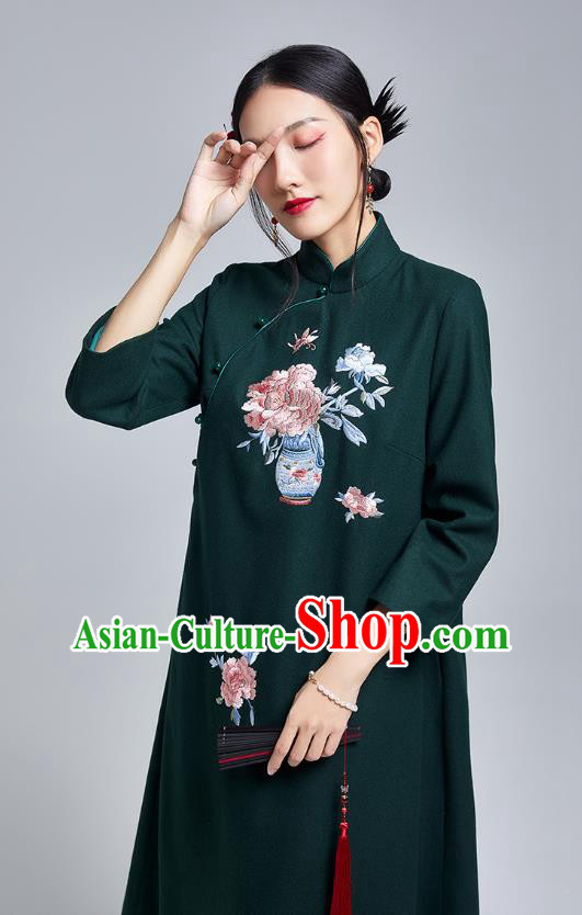 China Classical Atrovirens Woolen Cheongsam Costume Traditional Young Lady Embroidered Qipao Dress China Classical Atrovirens Woolen Cheongsam Costume Traditional Young Lady Embroidered Qipao Dress