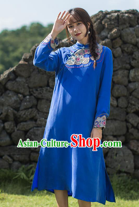 China Classical Embroidered Slant Opening Cheongsam Traditional Young Lady Royallbue Qipao Dress China Classical Embroidered Slant Opening Cheongsam Traditional Young Lady Royallbue Qipao Dress