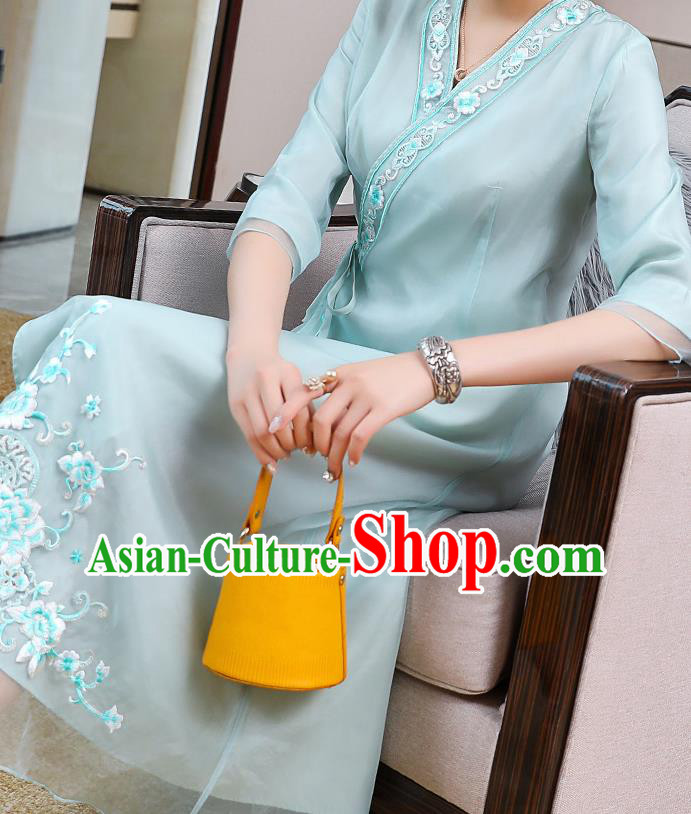 China Classical Embroidered Green Organdy Cheongsam Costume Traditional Tang Suit Young Woman Qipao Dress China Classical Embroidered Green Organdy Cheongsam Costume Traditional Tang Suit Young Woman Qipao Dress