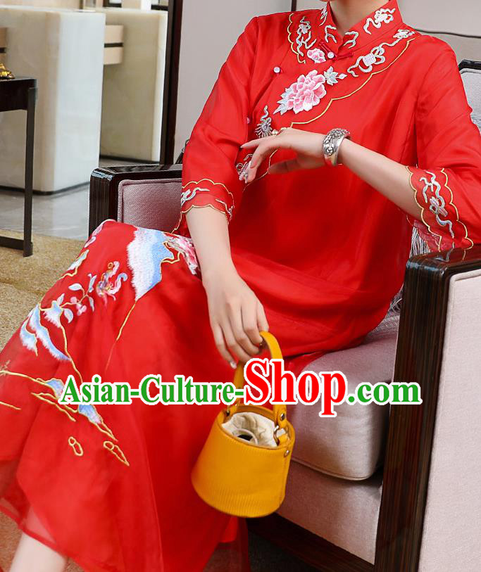 China Classical Embroidered Red Organdy Cheongsam Tang Suit Qipao Dress Traditional Young Woman Costume China Classical Embroidered Red Organdy Cheongsam Tang Suit Qipao Dress Traditional Young Woman Costume