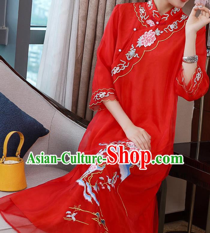 China Classical Embroidered Red Organdy Cheongsam Tang Suit Qipao Dress Traditional Young Woman Costume China Classical Embroidered Red Organdy Cheongsam Tang Suit Qipao Dress Traditional Young Woman Costume