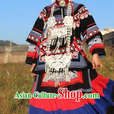 China Yi Nationality Wedding Clothing Traditional Liangshan Ethnic Folk Dance Costumes and Headwear