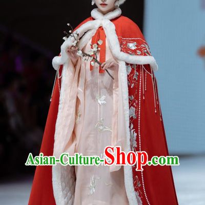 China Ancient Ming Dynasty Court Woman Embroidered Red Cape Historical Hanfu Clothing