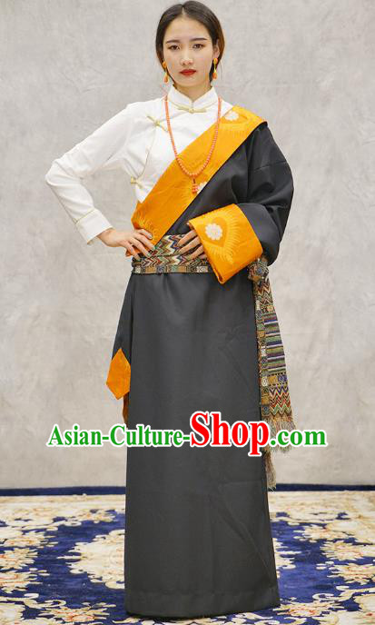 China Grey Tibetan Robe Ethnic Woman Costume Zang Nationality Informal Clothing China Grey Tibetan Robe Ethnic Woman Costume Zang Nationality Informal Clothing