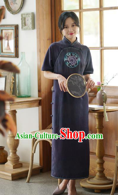 China Classical Cheongsam Dress National Embroidered Peony Purple Silk Qipao Costume China Classical Cheongsam Dress National Embroidered Peony Purple Silk Qipao Costume