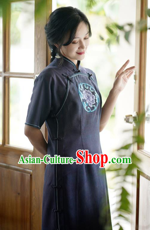 China Classical Cheongsam Dress National Embroidered Peony Purple Silk Qipao Costume China Classical Cheongsam Dress National Embroidered Peony Purple Silk Qipao Costume