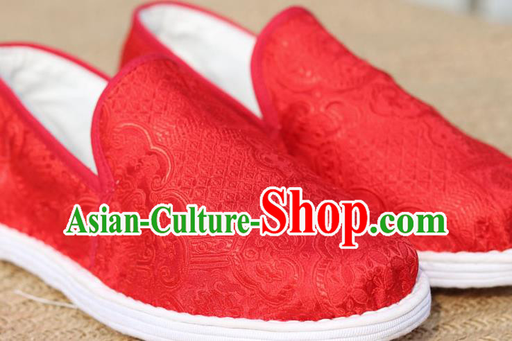 China Handmade Wedding Layered Cotton Sole Shoes National Woman Red Brocade Shoes China Handmade Wedding Layered Cotton Sole Shoes National Woman Red Brocade Shoes