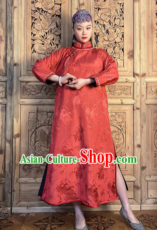 China Traditional Women Clothing Classical Kylin Pattern Cheongsam Red Silk Qipao Dress China Traditional Women Clothing Classical Kylin Pattern Cheongsam Red Silk Qipao Dress