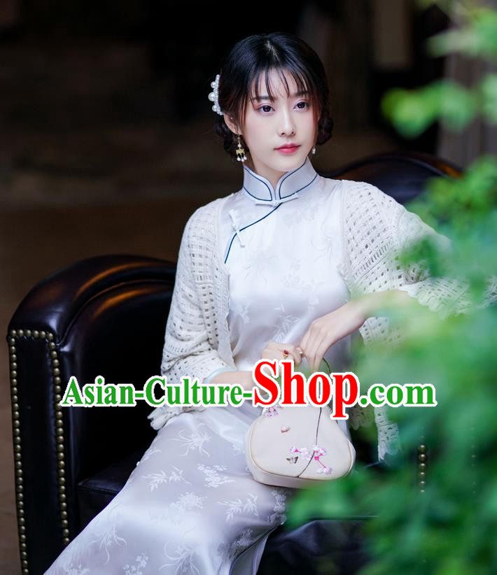 China Classical White Silk Qipao Dress National Women Costume Slim Cheongsam China Classical White Silk Qipao Dress National Women Costume Slim Cheongsam