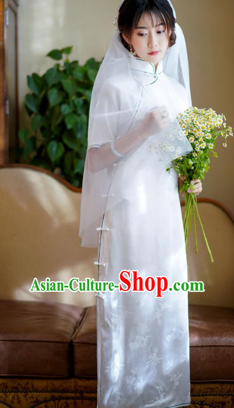 China Classical White Silk Qipao Dress National Women Costume Slim Cheongsam China Classical White Silk Qipao Dress National Women Costume Slim Cheongsam