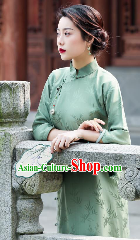 China Traditional Cheongsam Classical Bamboo Leaf Pattern Green Silk Qipao Dress China Traditional Cheongsam Classical Bamboo Leaf Pattern Green Silk Qipao Dress