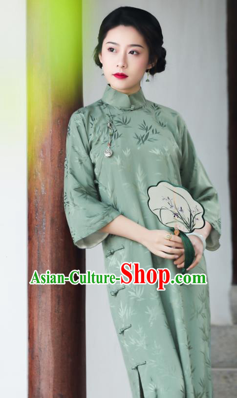 China Traditional Cheongsam Classical Bamboo Leaf Pattern Green Silk Qipao Dress China Traditional Cheongsam Classical Bamboo Leaf Pattern Green Silk Qipao Dress