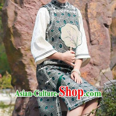 China Traditional Short Cheongsam Classical Wide Sleeve Qipao Dress
