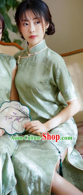 China Classical Green Silk Qipao Dress Traditional Young Beauty Cheongsam China Classical Green Silk Qipao Dress Traditional Young Beauty Cheongsam