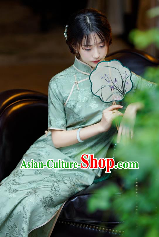 China Classical Green Silk Qipao Dress Traditional Young Beauty Cheongsam China Classical Green Silk Qipao Dress Traditional Young Beauty Cheongsam