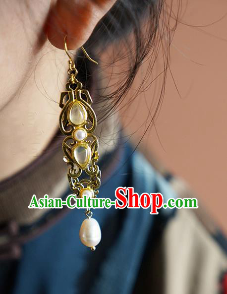 China Traditional Cheongsam Golden Earrings Handmade Pearl Chalcedonye Ear Accessories China Traditional Cheongsam Golden Earrings Handmade Pearl Chalcedonye Ear Accessories