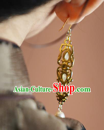 China Traditional Cheongsam Golden Earrings Handmade Pearl Chalcedonye Ear Accessories China Traditional Cheongsam Golden Earrings Handmade Pearl Chalcedonye Ear Accessories