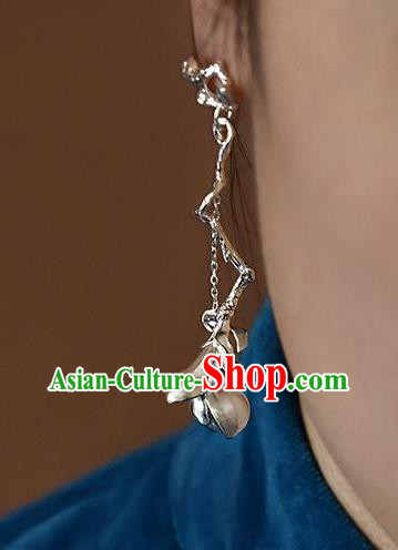 China Handmade Ear Accessories Traditional Cheongsam Silver Mangnolia Earrings China Handmade Ear Accessories Traditional Cheongsam Silver Mangnolia Earrings