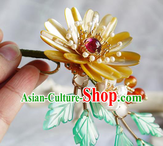 Chinese Ancient Young Lady Hairpin Traditional Ming Dynasty Yellow Shell Chrysanthemum Hair Stick Chinese Ancient Young Lady Hairpin Traditional Ming Dynasty Yellow Shell Chrysanthemum Hair Stick
