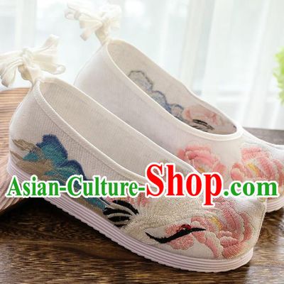 China Handmade Princess Shoes National Embroidered Crane White Shoes Traditional Ming Dynasty Hanfu Shoes