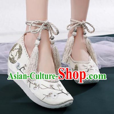 China Traditional Ming Dynasty Hanfu Shoes Ancient Princess Embroidered Shoes National White Satin Shoes