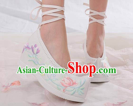 China Traditional Embroidered White Wedges Shoes National Woman Cloth Shoes China Traditional Embroidered White Wedges Shoes National Woman Cloth Shoes