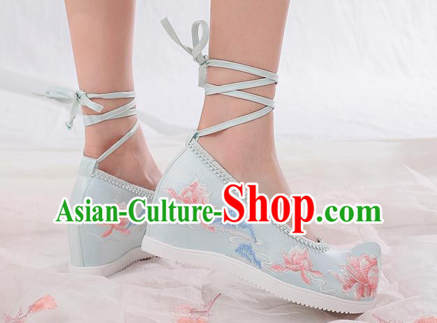 China Handmade Light Blue Cloth Shoes National Woman Shoes Traditional Embroidered Flowers Wedges Shoes China Handmade Light Blue Cloth Shoes National Woman Shoes Traditional Embroidered Flowers Wedges Shoes