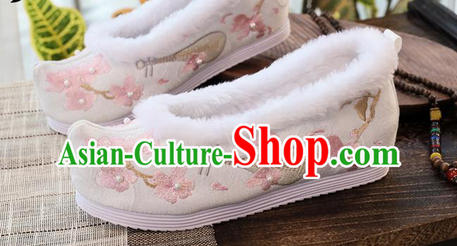 China National Winter Shoes Traditional Ming Dynasty Hanfu Shoes Embroidered Pearls Shoes China National Winter Shoes Traditional Ming Dynasty Hanfu Shoes Embroidered Pearls Shoes
